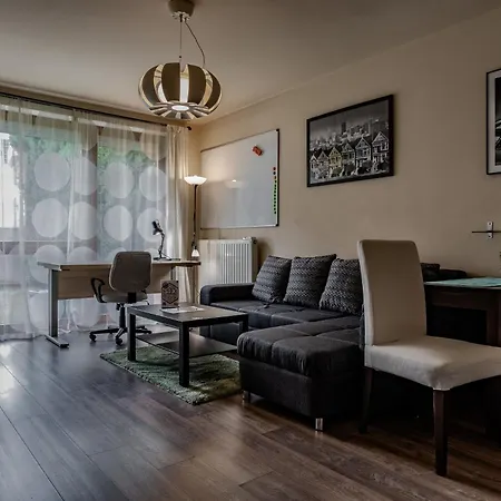 Six Corners Garden Corner With Terrace And Parking Apartman
