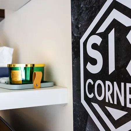 Six Corners Garden Corner With Terrace And Parking * Πετς