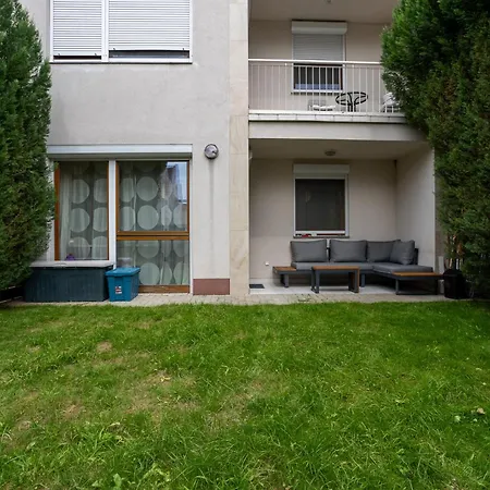 Six Corners Garden Corner With Terrace And Parking Apartman *