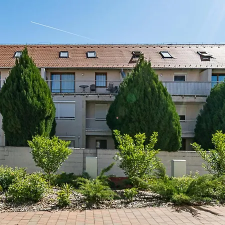 Six Corners Garden Corner With Terrace And Parking Διαμέρισμα Πετς